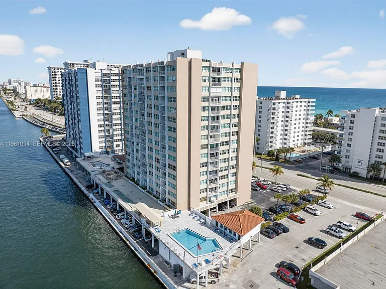 1410 S Ocean Dr #402 — Photo 17
