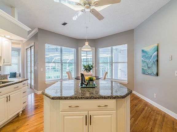 4th image of 1746 Saint Pauls Dr