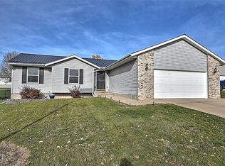 213 Rosedale Dr, Center Point, IA 52213