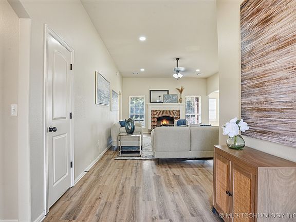 3rd image of 2713 W Quinton St