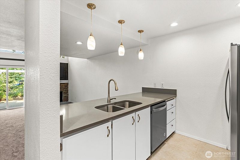 5th image of 826 Pike Street NE #C8