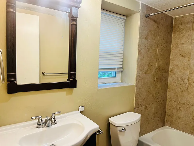 564 Maryland Ave — Photo 4