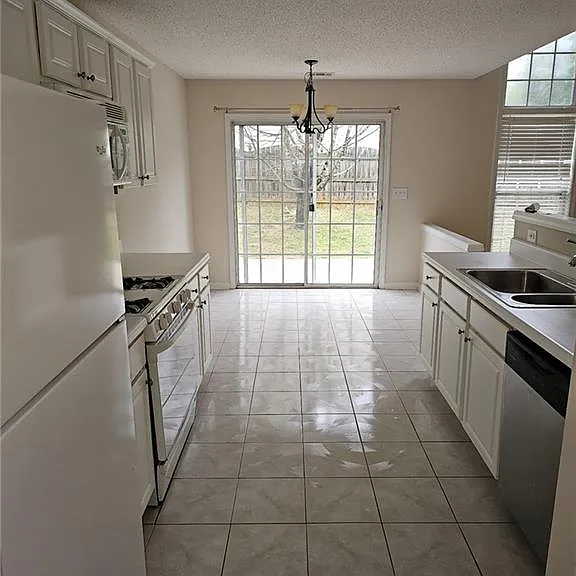 4407 Weham Ct — Photo 29