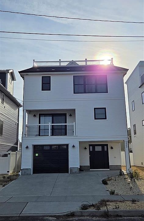 1st image of 233 Dewey Dr