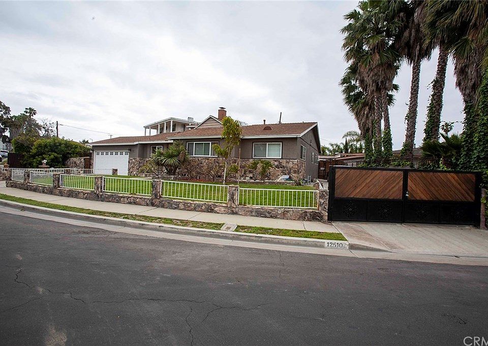 1st image of 12510 Menlo Ave