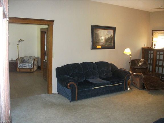 3rd image of 1053 Woodland St NE