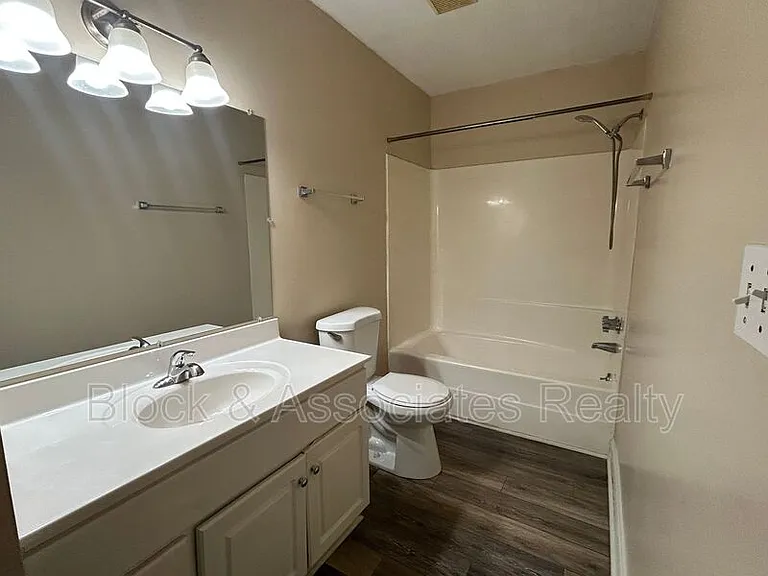 2260 Sunderland Rd #84W — Photo 8