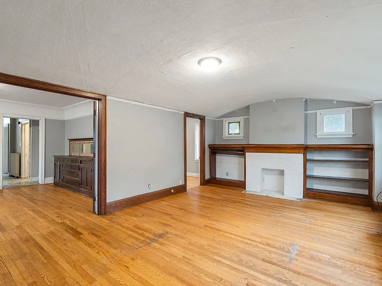 3372 N Downer Ave — Photo 4