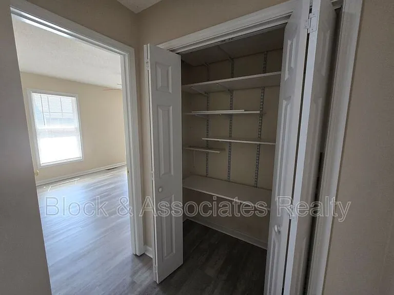 108 Maple Grove Ct — Photo 11