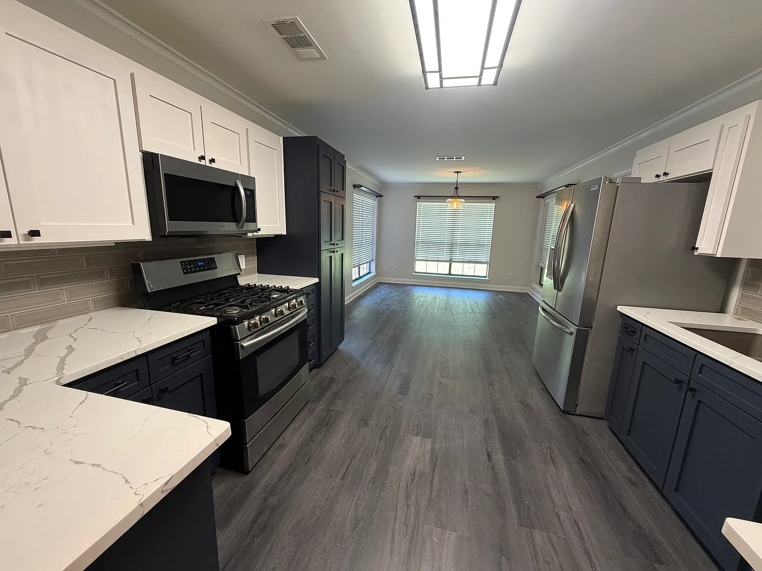 3 bed, 1960 sqft, $2,600 — Photo 3