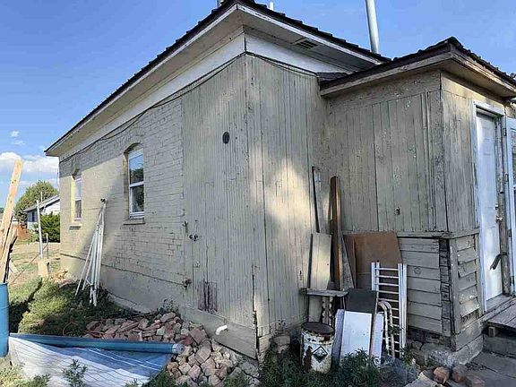 3rd image of 418 E 1st St