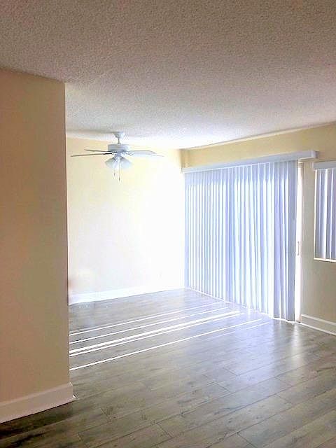 1st image of 17938 Burbank Blvd #1163