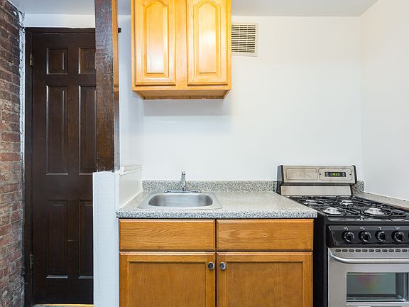 3rd image of 463 W 19th St APT 7