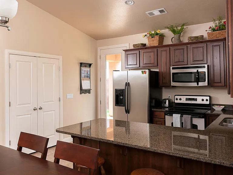 358 E Munich Dr — Photo 20