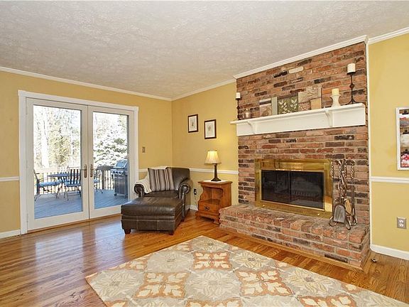 4th image of 1101 Hillrock Dr