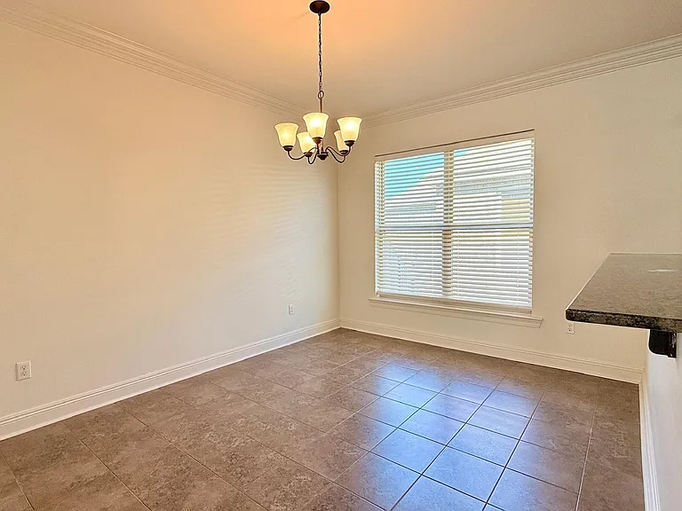 108 Valcour Pl — Photo 5