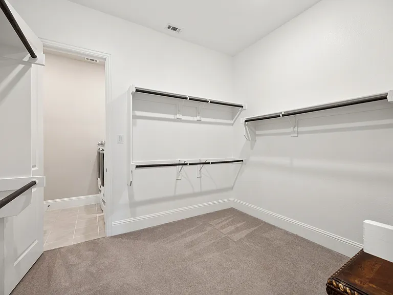 2521 Hampstead Ln — Photo 12