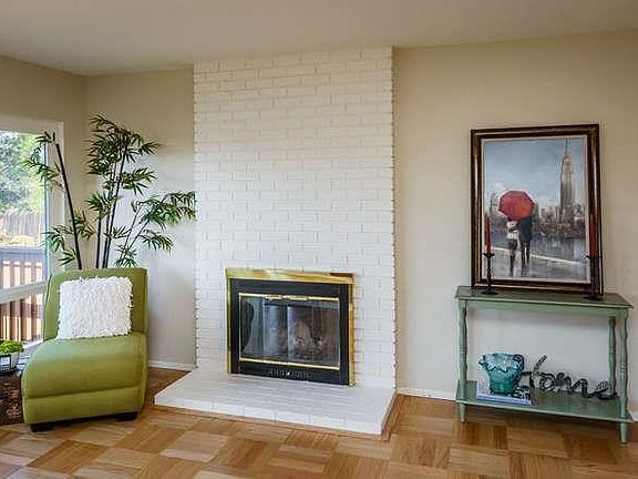 2nd image of 127 Lake Dr