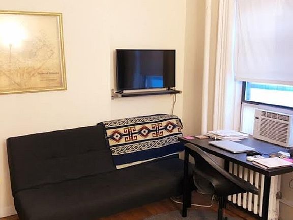 3rd image of 130 E 36th St APT 4R