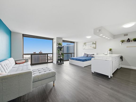 4th image of 4343 N Clarendon Ave APT 2210