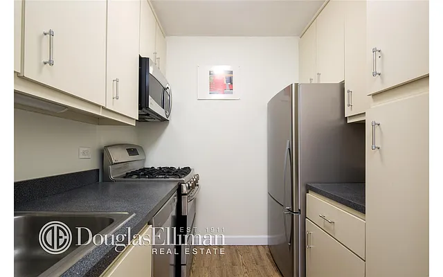 Rented by Douglas Elliman | media 19