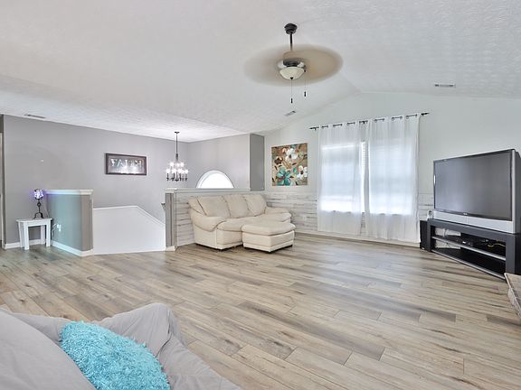 3rd image of 6137 Westchester Pl