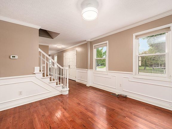 3rd image of 650 Glastonbury Ct