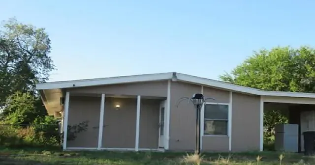 3 bed, 952 sqft, $1,595 — Photo 1
