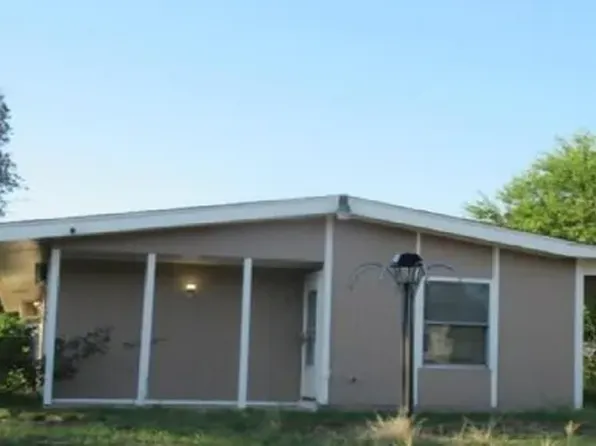 5026 Village Trail Dr, San Antonio, TX 78218