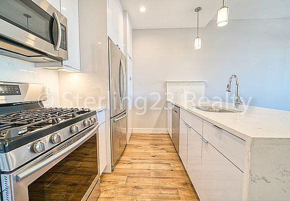 2nd image of 3112 24th Ave #4A