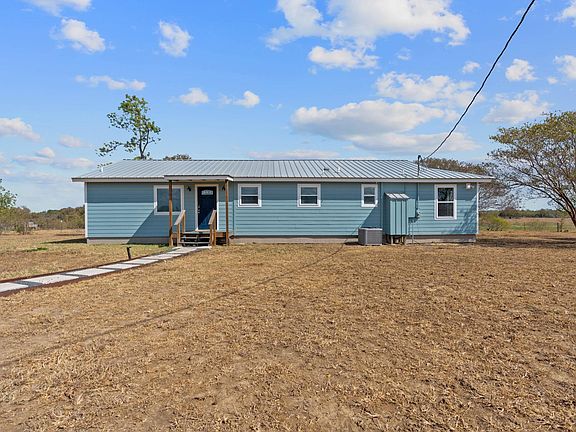3rd image of 154 Caracara Ln