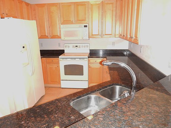 5th image of 240 W End Dr Unit 4