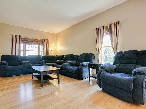 2nd image of 1057 Desoto St