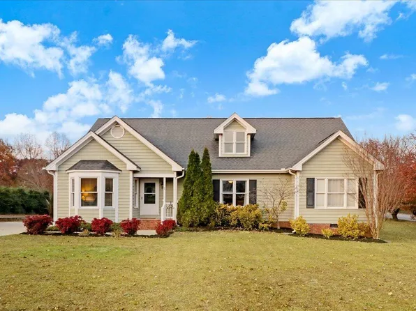 1 Annie V Dr, Clayton, NC 27520