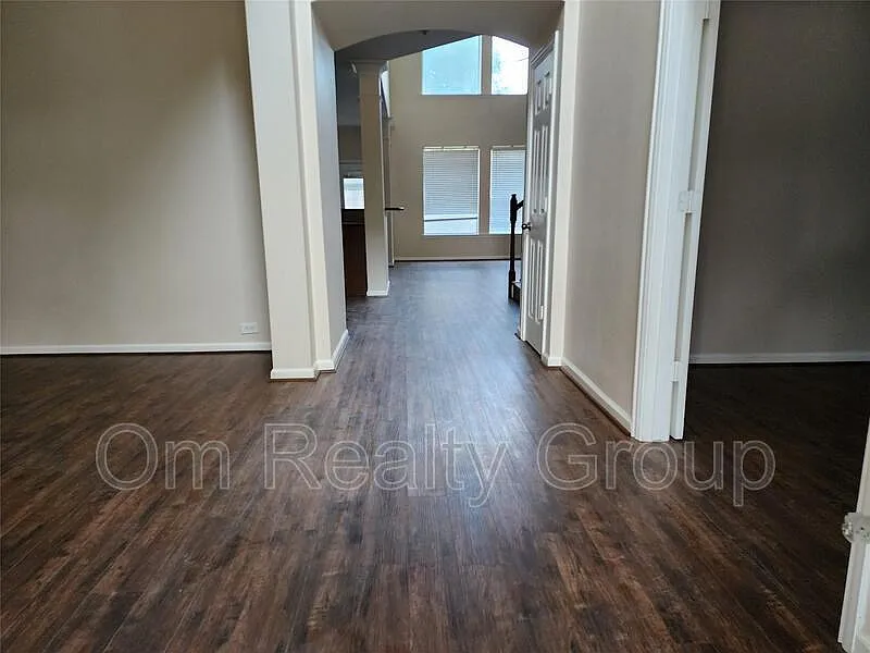 5 bed, 3.5 bath, 3625 sqft, $3,295 — Photo 3