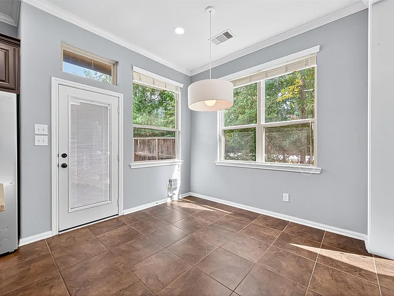 137 Cheswood Manor Dr — Photo 11