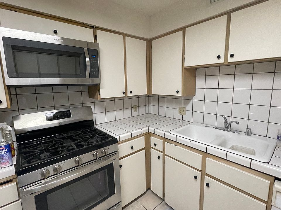 Kitchen, gas range, microwave, double sink, cabinets