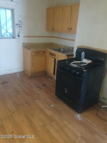 4th image of 42 Garfield Place