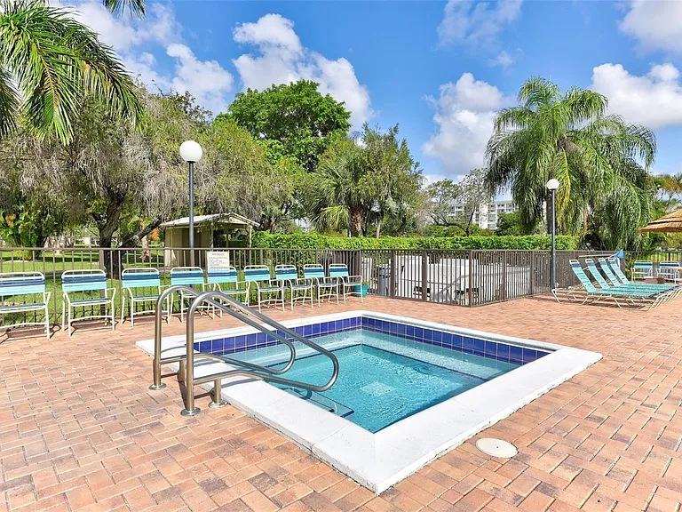 2236 N Cypress Bend Dr #508 — Photo 30