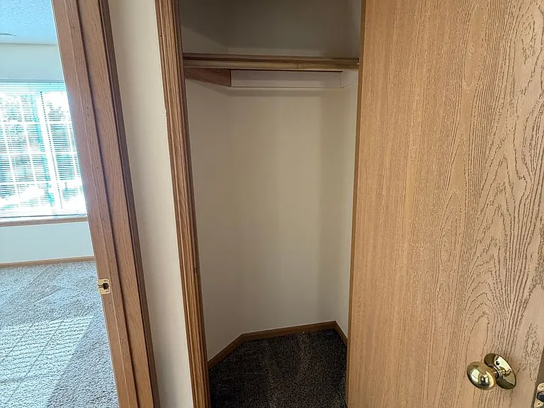 221 Crystal St — Photo 7