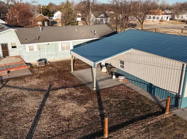 810 N Pine St, Beloit, KS 67420