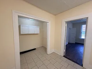 614 W Solomon St Apartments - B — Photo 4