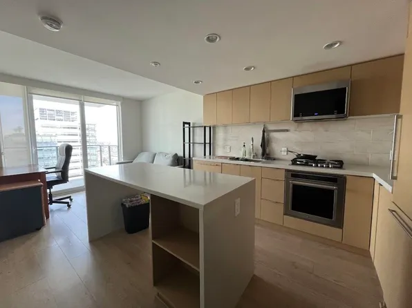 8189 Cambie St #2007, Vancouver, BC V6P 0G6