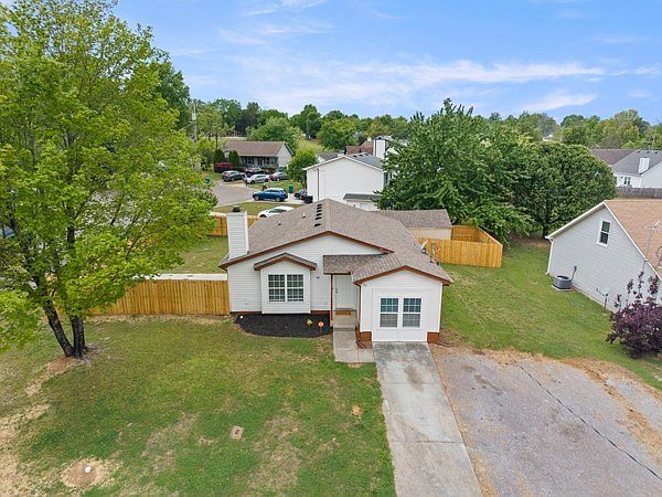 1st image of 421 Cedar Park Cir