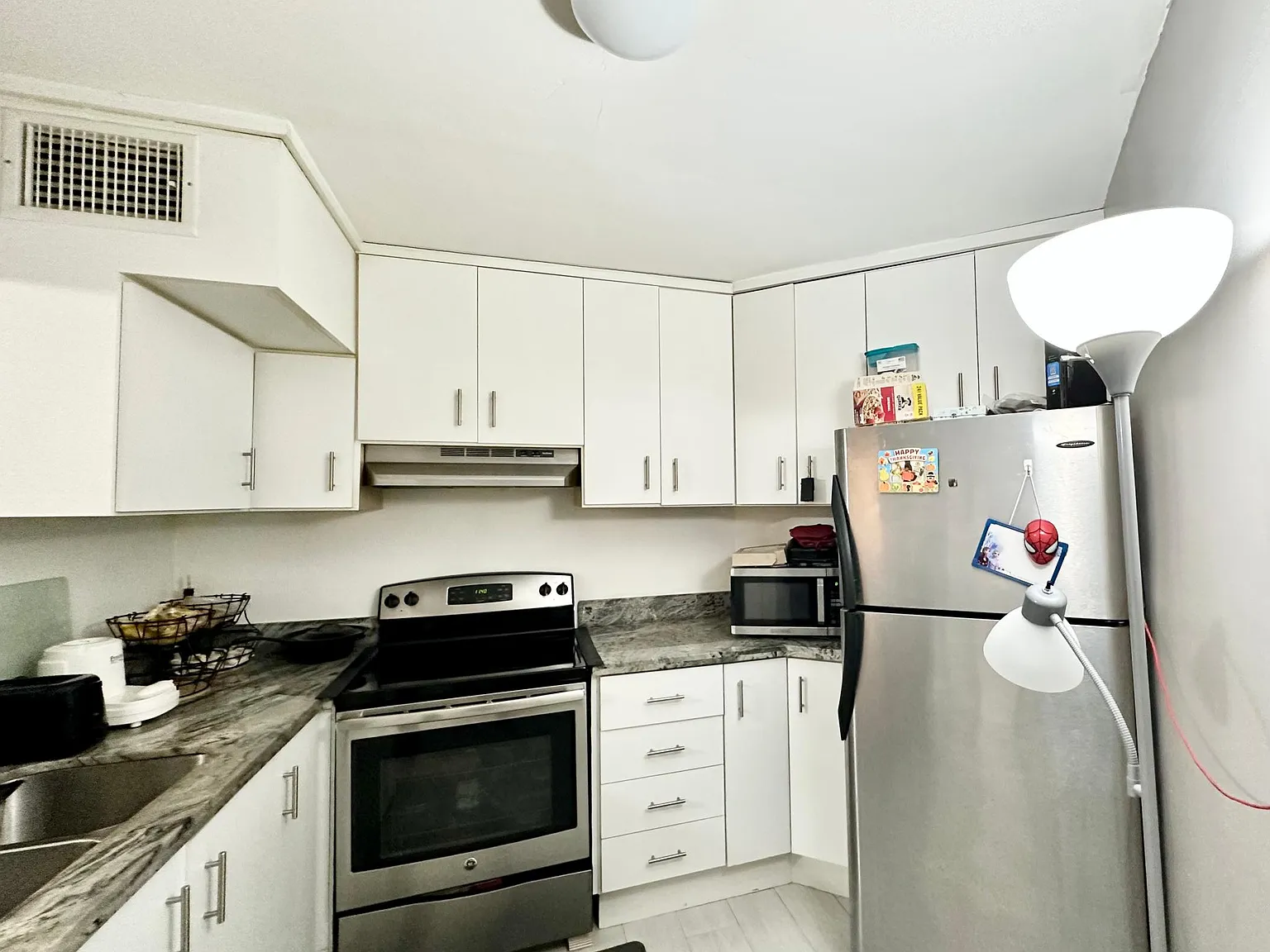 2 bed, 1000 sqft, $2,450 — Photo 2