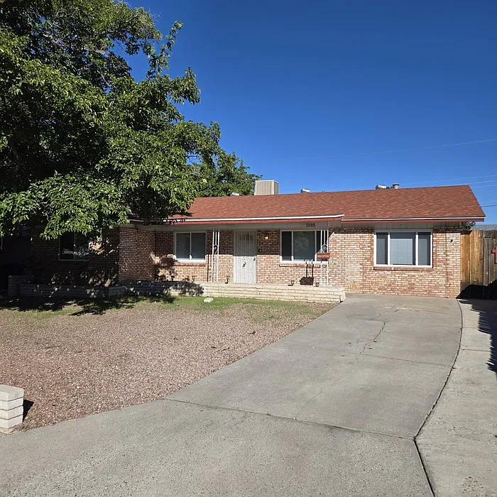 4 bed, 2.0 bath, 1746 sqft, $2,000 — Photo 1