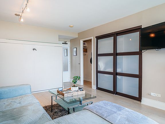 5th image of 1555 N Dearborn Pkwy APT 7C