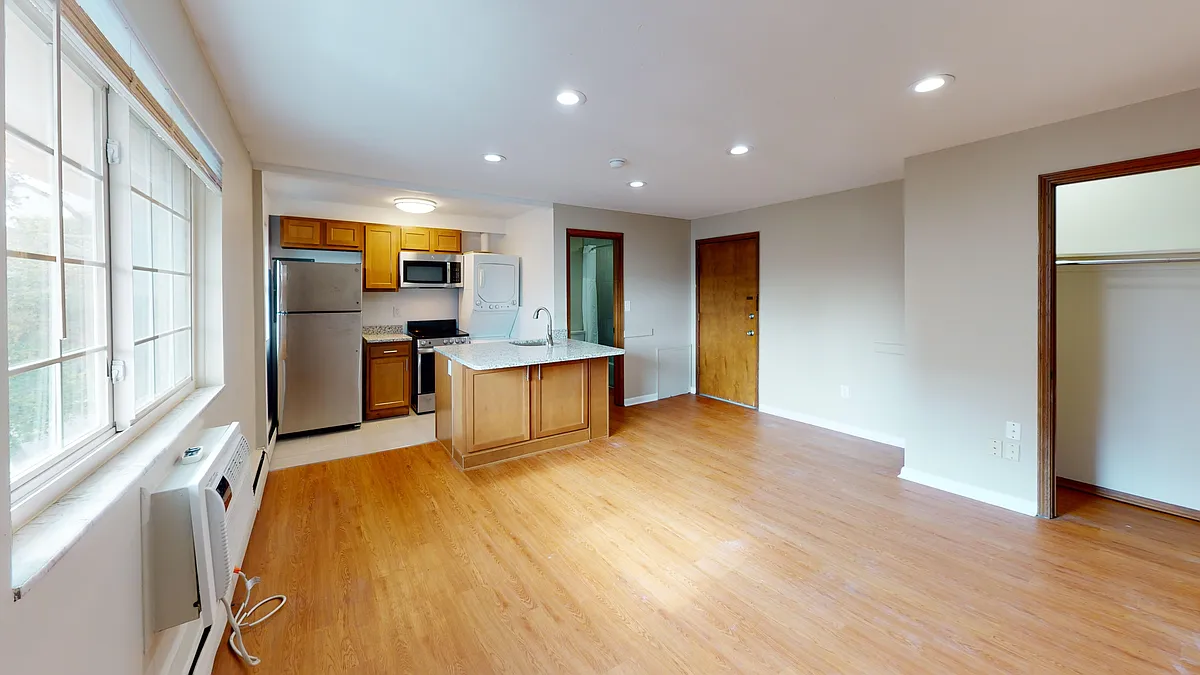 Building Photo - 115 E 13th Ave #X