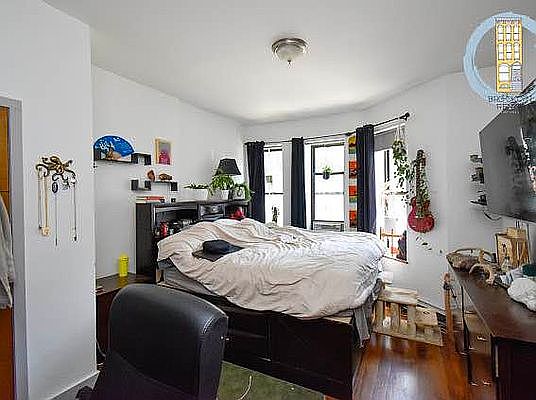 4th image of 565 Chauncey St #1G