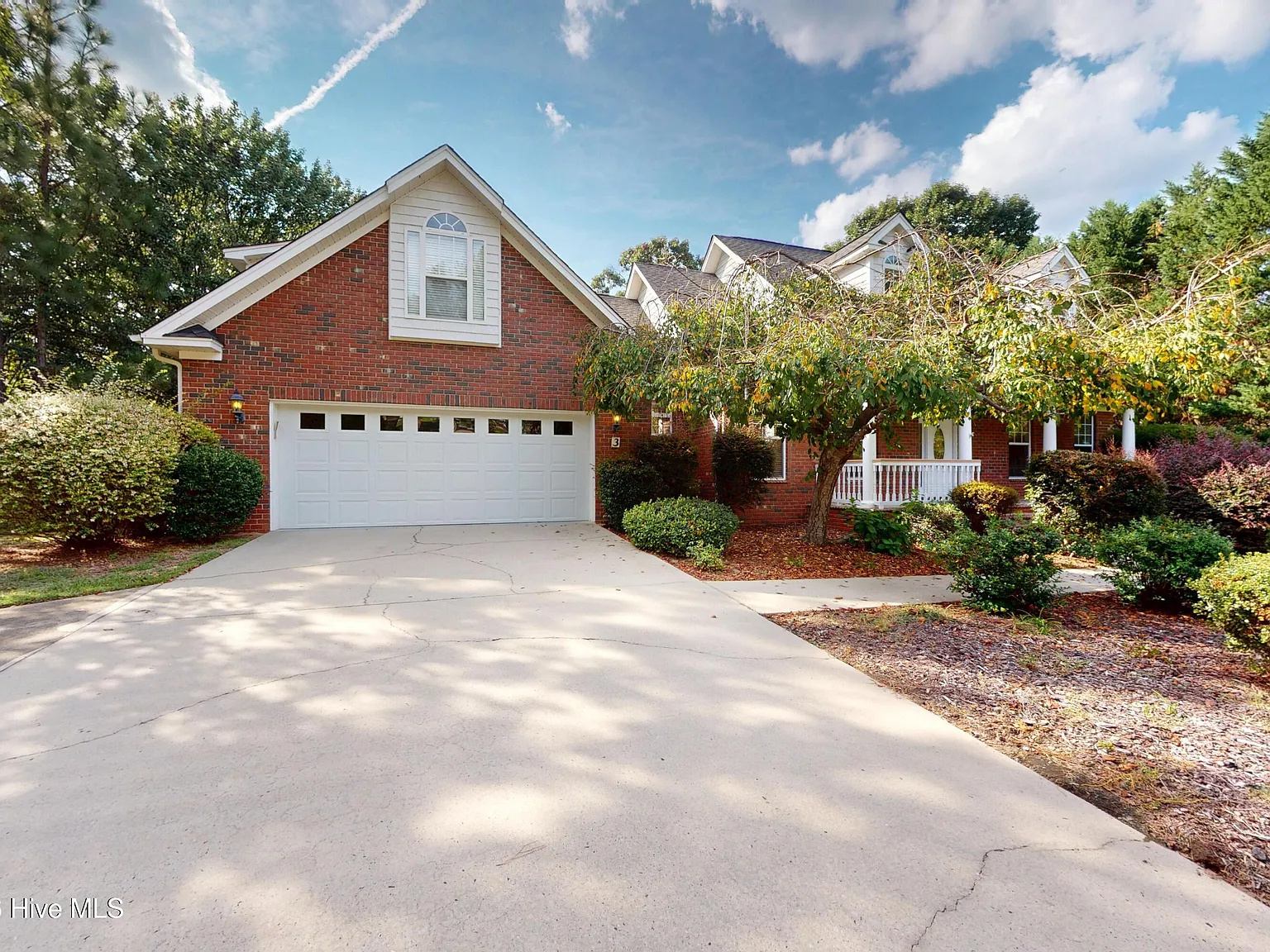 5 bed, 3.5 bath, 3100 sqft, $2,900 — Photo 2